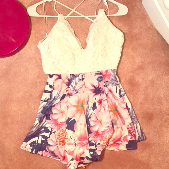 Floral print backless summer romper - Picture 1 of 3